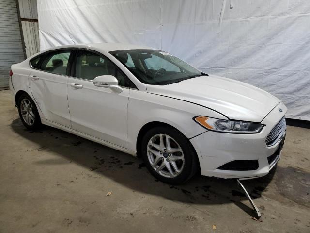 3FA6P0H78FR203434 - 2015 FORD FUSION SE WHITE photo 4