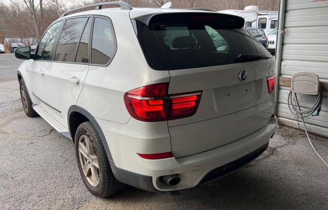 5UXZW0C52BL369522 - 2011 BMW X5 XDRIVE35D WHITE photo 3