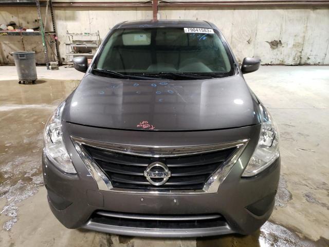 3N1CN7AP1JL823112 - 2018 NISSAN VERSA S GRAY photo 5