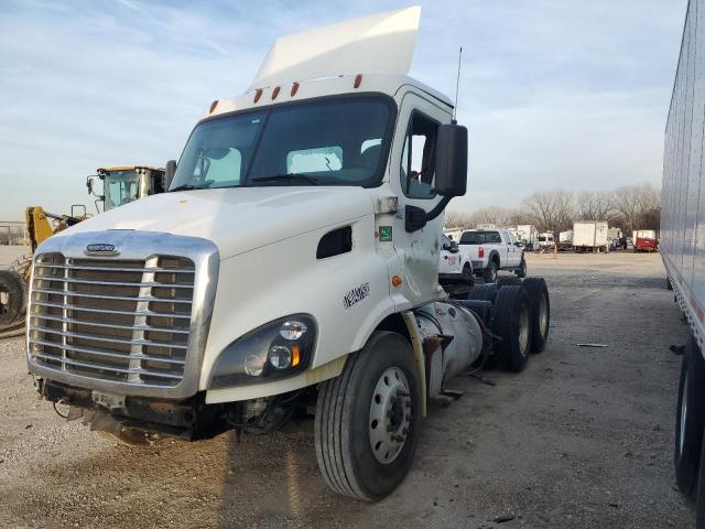 3AKJGBDV2GDHG2496 - 2016 FREIGHTLINER CASCADIA 1 WHITE photo 2