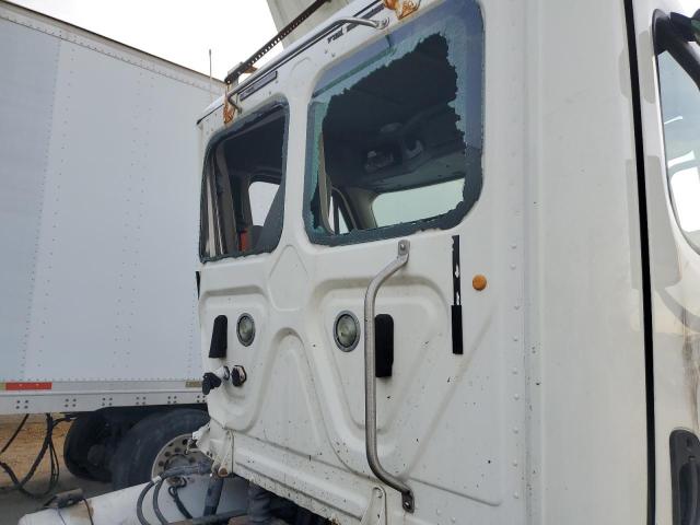 3AKJGBDV2GDHG2496 - 2016 FREIGHTLINER CASCADIA 1 WHITE photo 6