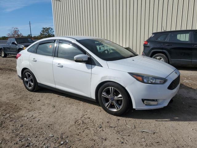 1FADP3FE3HL290039 - 2017 FORD FOCUS SE WHITE photo 4