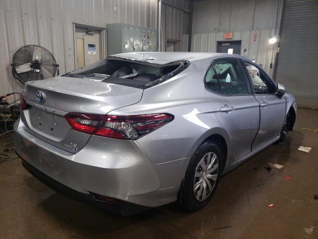 4T1C31AK3MU547221 - 2021 TOYOTA CAMRY LE SILVER photo 3