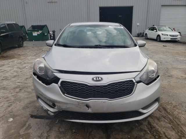 KNAFK4A60G5541137 - 2016 KIA FORTE LX SILVER photo 5