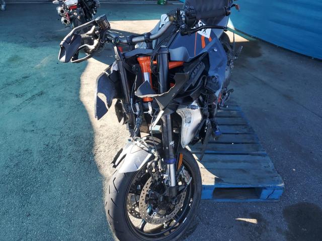 VBKV69401PM967463 - 2023 KTM 1290 SUPER DUKE GT TWO TONE photo 9