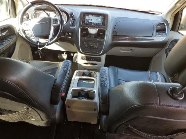 2A4RR8DG8BR785969 - 2011 CHRYSLER TOWN & COU TOURING L SILVER photo 8