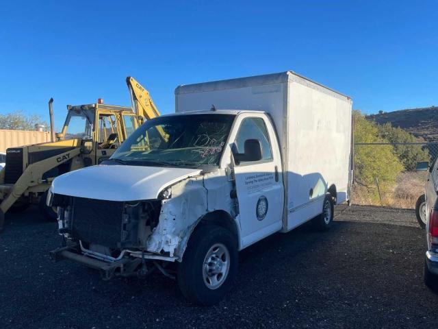 1GB0GRFP8J1312894 - 2018 CHEVROLET EXPRESS G3 WHITE photo 2