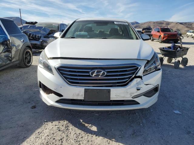 5NPE24AF5HH557608 - 2017 HYUNDAI SONATA SE WHITE photo 5