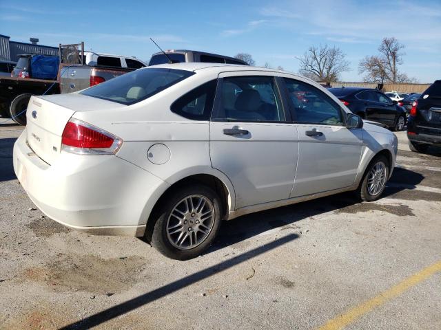 1FAHP3FN6BW130499 - 2011 FORD FOCUS SE WHITE photo 3