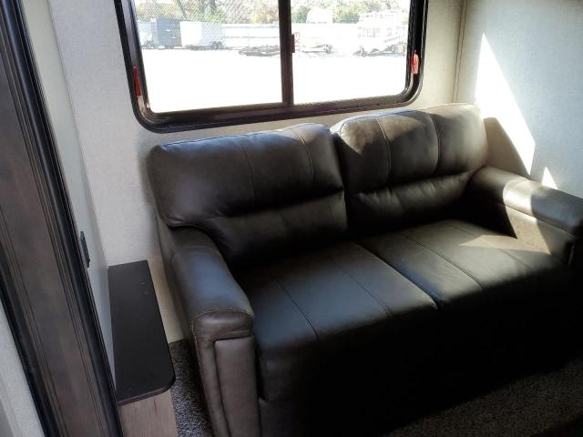 4YDF38528KA740951 - 2019 KEYSTONE MONTANA TAN photo 5