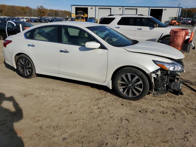 1N4AL3AP5HC257003 - 2017 NISSAN ALTIMA 2.5 WHITE photo 4