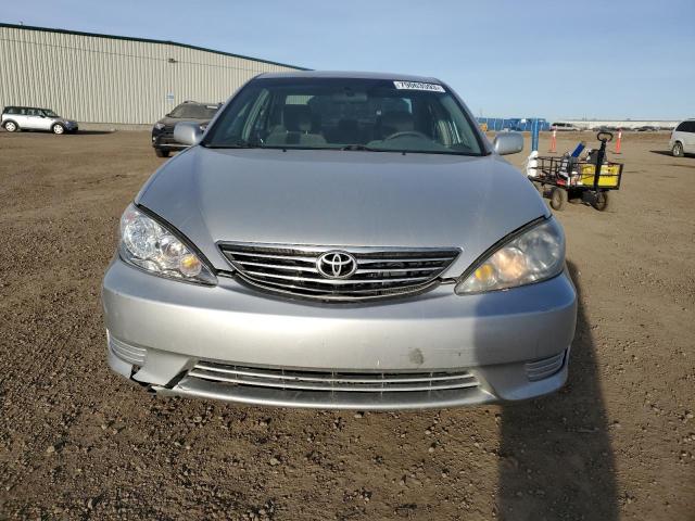 4T1BE32KX5U549534 - 2005 TOYOTA CAMRY LE WHITE photo 5