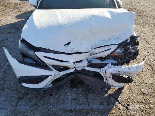 4T1G11AK0PU745878 - 2023 TOYOTA CAMRY SE NIGHT SHADE WHITE photo 11