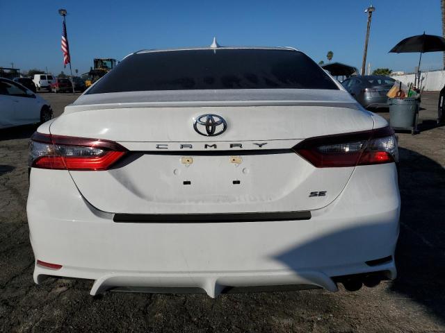4T1G11AK0PU745878 - 2023 TOYOTA CAMRY SE NIGHT SHADE WHITE photo 6