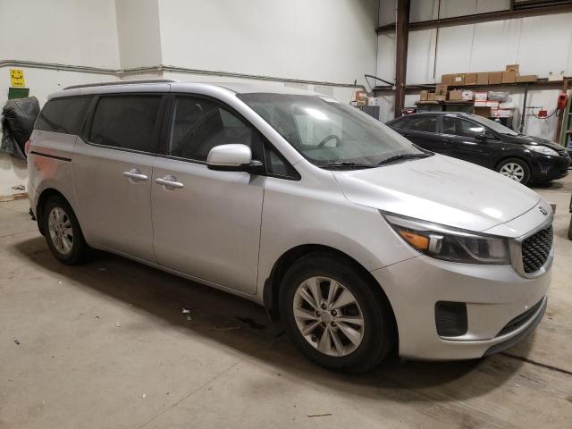 KNDMB5C19G6087448 - 2016 KIA SEDONA LX SILVER photo 4