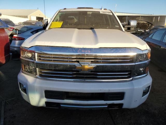 1GC1KXE8XFF540130 - 2015 CHEVROLET SILVERADO K2500 HIGH COUNTRY WHITE photo 5