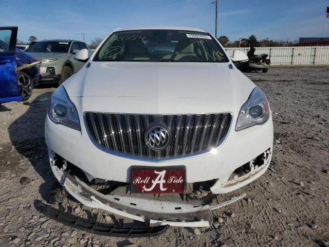 2G4GR5GX9H9124754 - 2017 BUICK REGAL PREMIUM WHITE photo 5