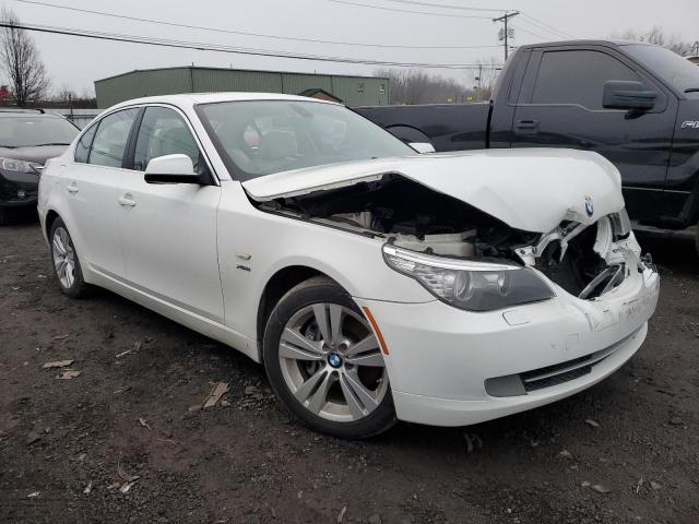 WBANV1C56AC389194 - 2010 BMW 528 XI WHITE photo 4