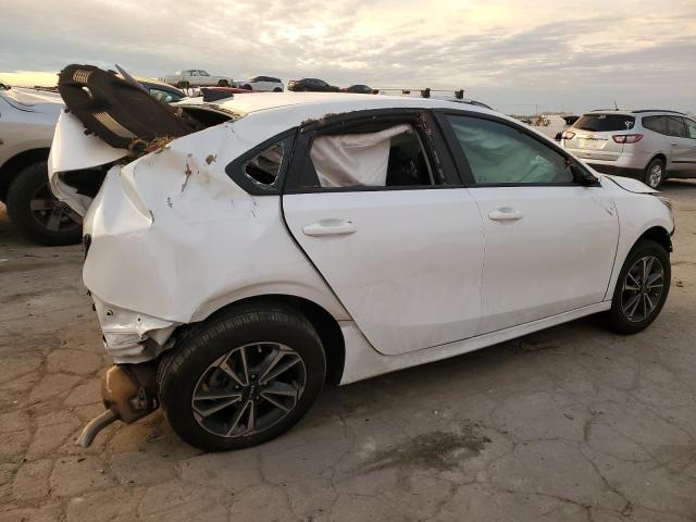 3KPF24ADXPE634544 - 2023 KIA FORTE LX WHITE photo 3