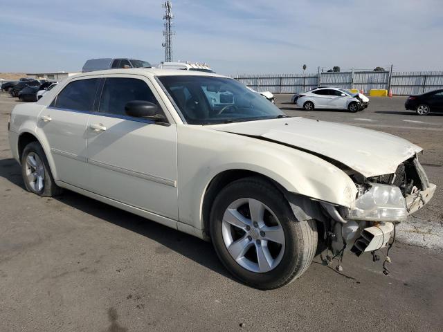 2C3KA53G17H667973 - 2007 CHRYSLER 300 TOURING WHITE photo 4