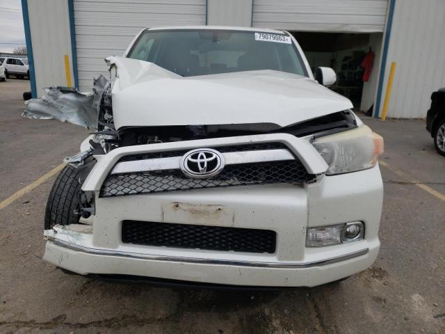 JTEBU5JR6B5057439 - 2011 TOYOTA 4RUNNER SR5 WHITE photo 5