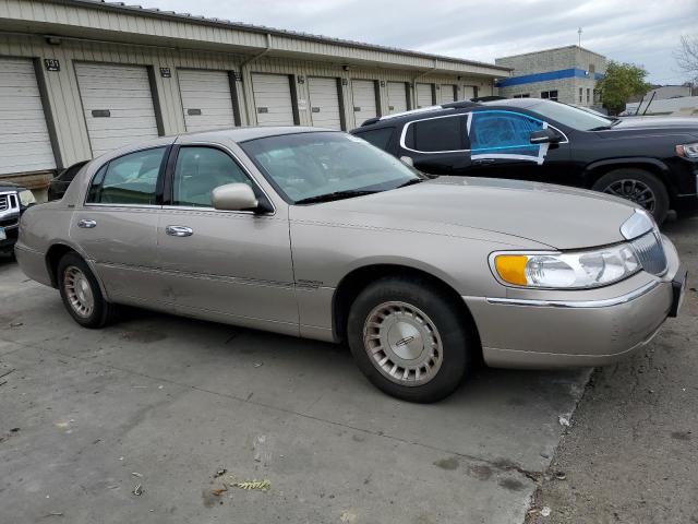 1LNHM81WXXY687763 - 1999 LINCOLN TOWN CAR EXECUTIVE TAN photo 4