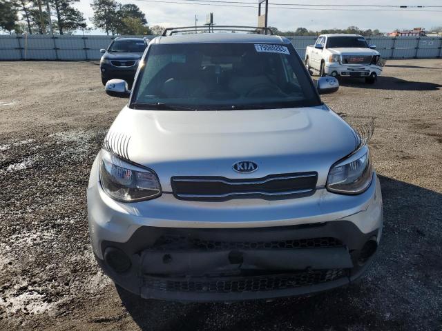 KNDJN2A21K7017790 - 2019 KIA SOUL SILVER photo 5