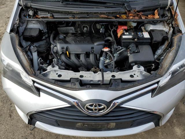 VNKKTUD38HA077840 - 2017 TOYOTA YARIS L SILVER photo 11