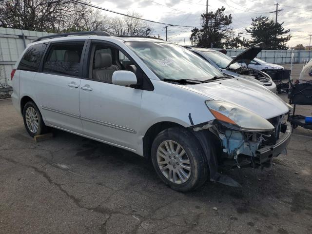 5TDDK4CC8AS033402 - 2010 TOYOTA SIENNA XLE WHITE photo 4