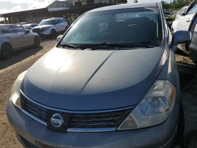 3N1BC11E97L415818 - 2007 NISSAN VERSA S SILVER photo 5