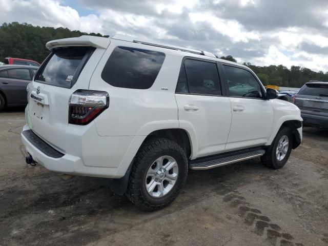 JTEZU5JRXG5130057 - 2016 TOYOTA 4RUNNER SR5 WHITE photo 3