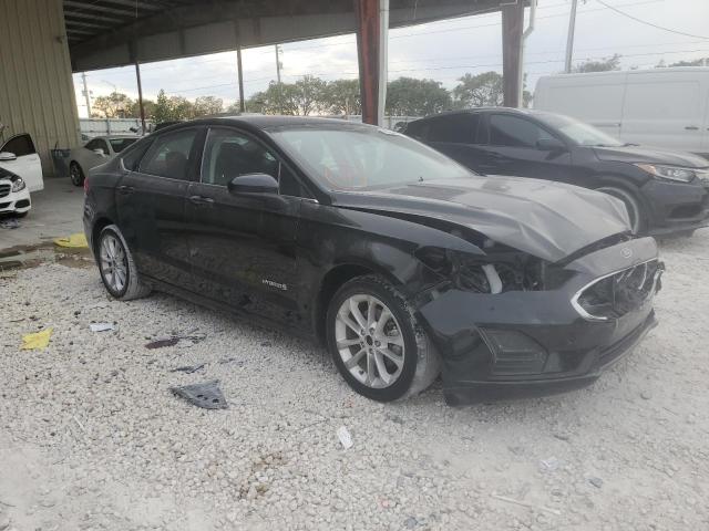 3FA6P0LU9KR104872 - 2019 FORD FUSION SE BLACK photo 4