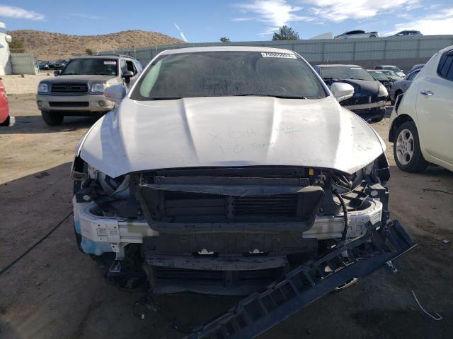 3FA6P0HDXHR190274 - 2017 FORD FUSION SE WHITE photo 5