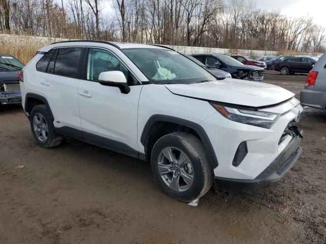 4T3RWRFV6NU069890 - 2022 TOYOTA RAV4 XLE WHITE photo 4