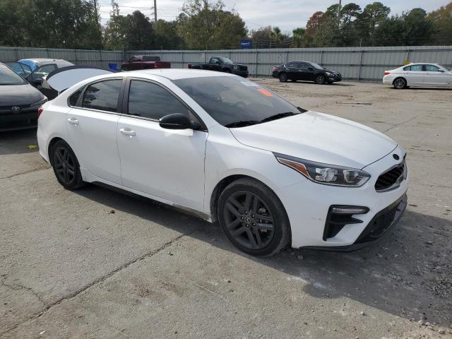 3KPF34AD4ME383206 - 2021 KIA FORTE GT LINE WHITE photo 4