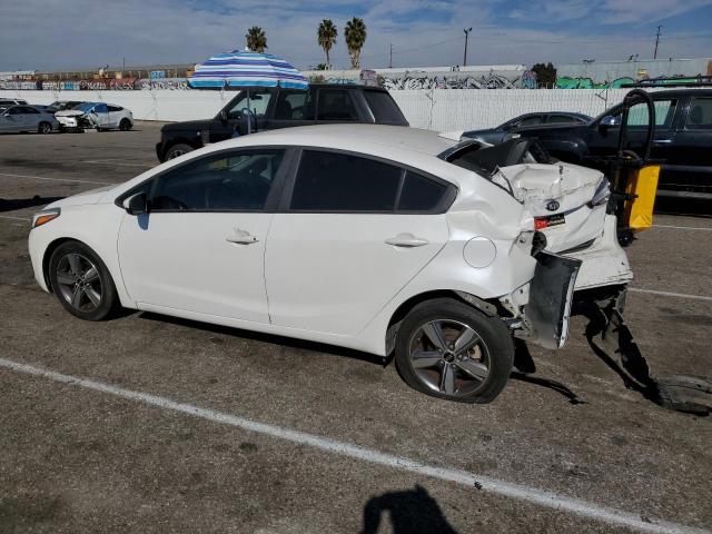 3KPFL4A72JE174164 - 2018 KIA FORTE LX WHITE photo 2