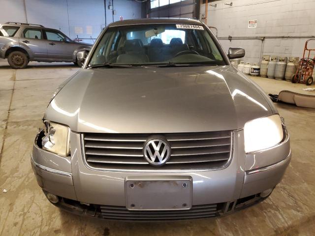 WVWPD63B74E139828 - 2004 VOLKSWAGEN PASSAT GLS GRAY photo 5