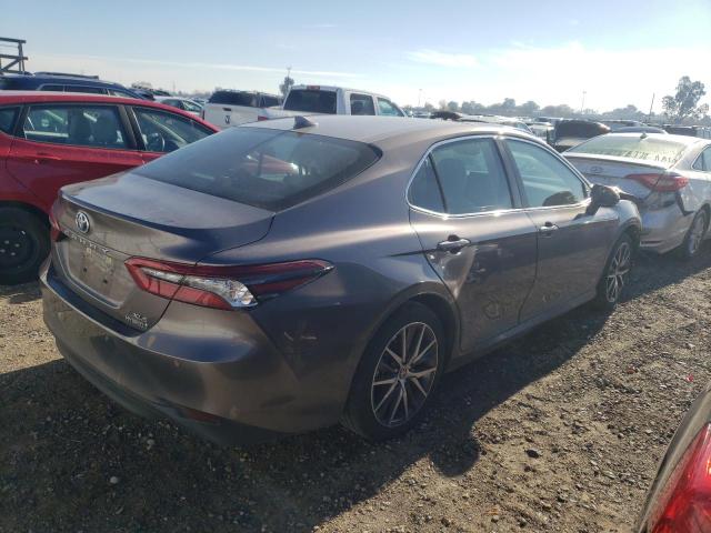 4T1F31AK0NU578442 - 2022 TOYOTA CAMRY XLE GRAY photo 3