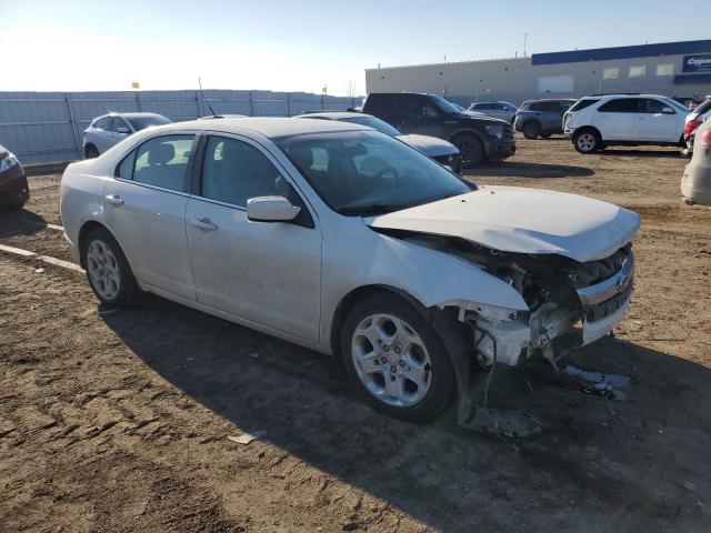 3FAHP0HA9BR180633 - 2011 FORD FUSION SE WHITE photo 4