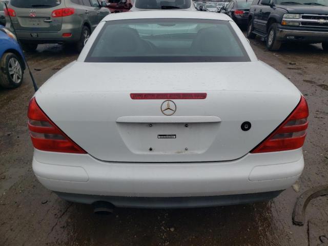 WDBKK47F6WF065007 - 1998 MERCEDES-BENZ SLK 230 KOMPRESSOR WHITE photo 6