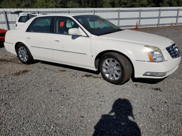 1G6KD57Y18U207056 - 2008 CADILLAC DTS CREAM photo 4