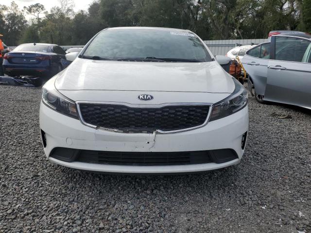 3KPFL4A72JE237070 - 2018 KIA FORTE LX WHITE photo 5