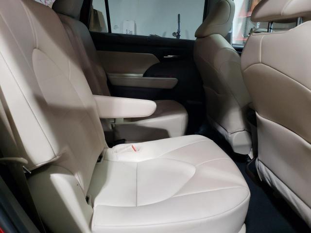 5TDGZRBHXNS195959 - 2022 TOYOTA HIGHLANDER XLE Qırmızı foto 11