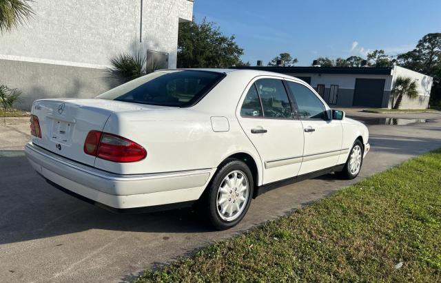 WDBJF55F2VJ024815 - 1997 MERCEDES-BENZ E 320 WHITE photo 4