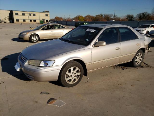 4T1BF28K9WU073616 - 1998 TOYOTA CAMRY CE TAN photo 1