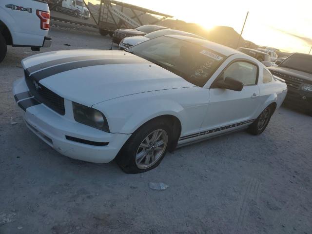 1ZVFT80NX75284713 - 2007 FORD MUSTANG WHITE photo 1