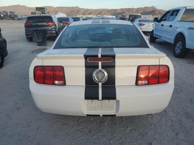 1ZVFT80NX75284713 - 2007 FORD MUSTANG WHITE photo 6