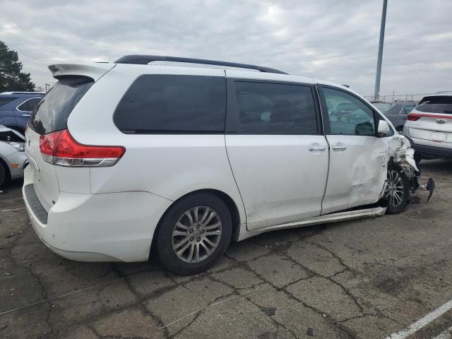 5TDYK3DC4BS105482 - 2011 TOYOTA SIENNA XLE WHITE photo 3