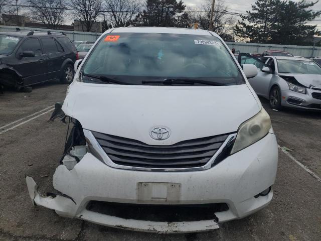 5TDYK3DC4BS105482 - 2011 TOYOTA SIENNA XLE WHITE photo 5