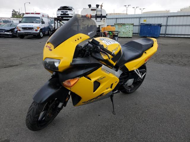 JH2RC4609YM201212 - 2000 HONDA VFR800 F1 YELLOW photo 2